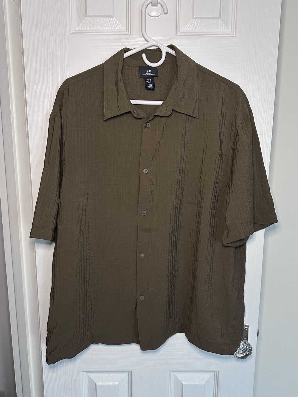 H&M Olive Green Short-Sleeve Button-Up Shirt